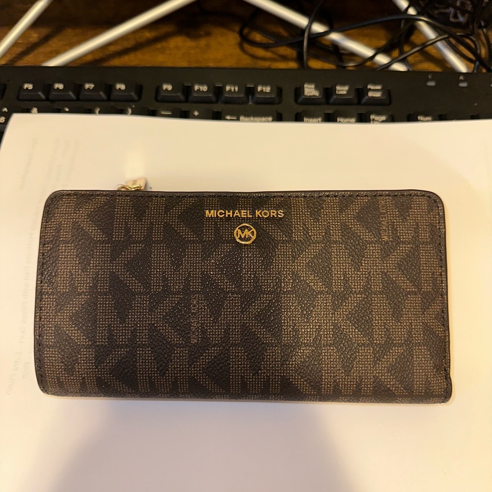 Michael kors jet set charm lrg  continental wallet